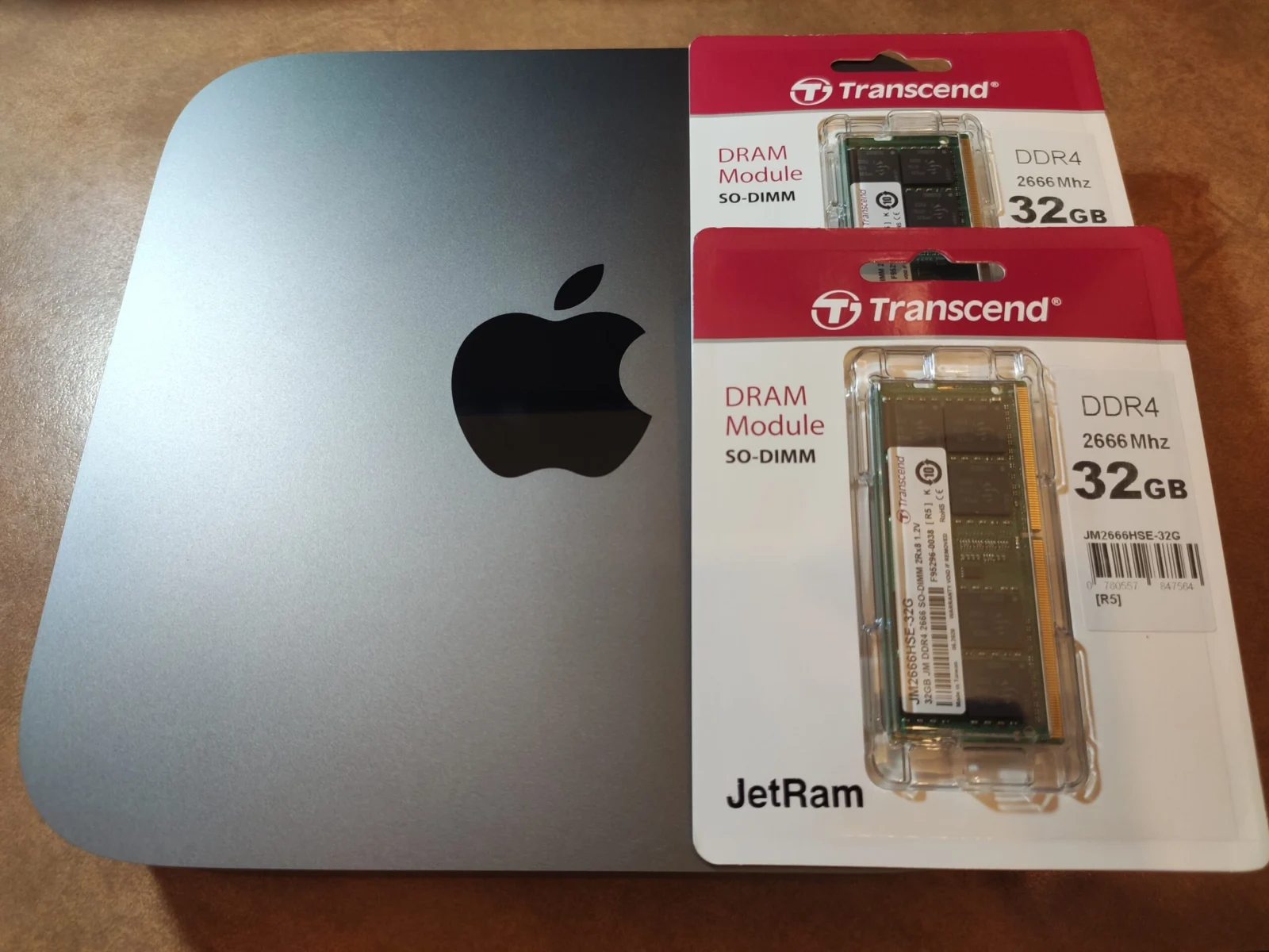 Mac mini 2018 beside a memory upgrade kit